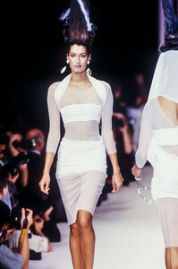 431736747_KarlLagerfeld1994WomenRTW76.thumb.jpg.561c50809f703c92a8da0d54e22e802c.jpg