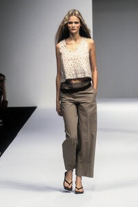 546527586_MaxMara1999WomenRTW9.thumb.jpg.1ef517e191d8f26dbedd20ef2ce027fc.jpg