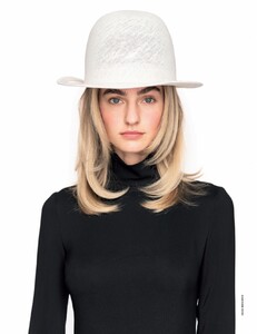 2022-02-24 Elle Italia-page-011.jpg