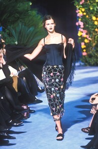 971135550_DolceGabbana1998WomenRTW88.thumb.jpg.adffb27c1675f590daea4335d3ef27f3.jpg