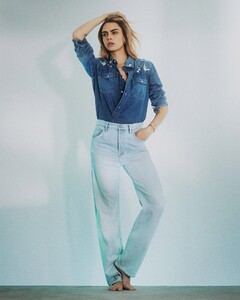 Cara_Delevingne_For_All_Mankind_spring-summer_2022_campaign__4_.jpg