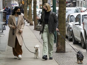 camila-mendes-and-lili-reinhart-out-in-vancouver-01-30-2022-3.jpg
