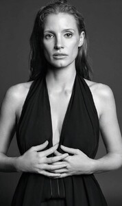 jessica_chastain_cleavage_vogue_es4.jpg