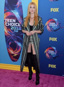 katherine_mcnamara_at_teen_choice_awards_20188.jpg