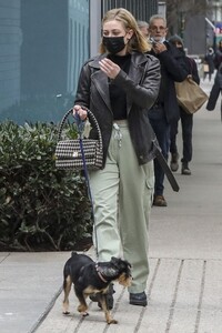 lili-reinhart-out-in-vancouver-01-30-2022-3.jpg