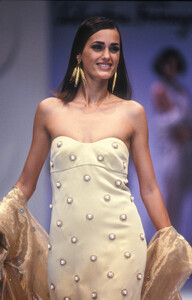 1045103068_SalvatoreFerragamo1991WomenRTW104.thumb.jpg.f0c090b688d9e393147cccc243eafd2d.jpg