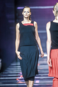 1067337482_VersusbyDonatella1998WomenRTW51.thumb.jpg.1a62d346d9d4b68a1b33e7f89fbdb95d.jpg