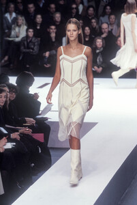 1235054888_AlbertaFerretti1999WomenRTW41.thumb.jpg.495632620d2d357225386d4cc9909255.jpg