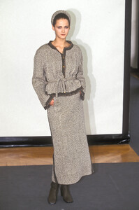 1305516486_Chanel1998WomenRTW15.thumb.jpg.15576584bd01e4fb271fa0e54f3421c7.jpg