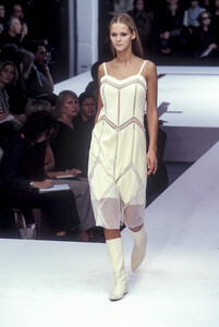 1443219553_AlbertaFerretti1999WomenRTW84.thumb.jpg.f5a579d830f93c2b64e8481347c8acf9.jpg