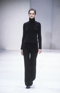 1525198466_Lanvin1998WomenRTW65.thumb.jpg.0af84c14faddcbaa5491fb18aa1967e6.jpg