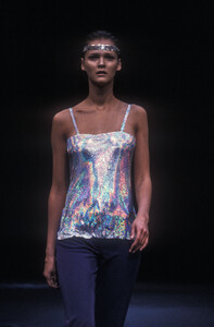 1787892265_PacoRabanne1998WomenRTW38.thumb.jpg.7d3582e406f8aed6fe21e41a82507d92.jpg
