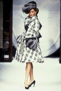 489012266_ChristianDior1992HauteCouture23.thumb.jpg.732ca7d10468ddc09712d6a0df414731.jpg