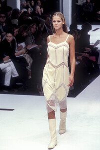 511641554_AlbertaFerretti1999WomenRTW42.thumb.jpg.5f16ee42dac86bb16912303d4700a23c.jpg