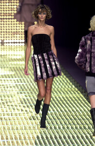 679905949_VersusbyDonatella2001WomenRTW46.thumb.jpg.527c7a07a789e655f8f47c673544c455.jpg