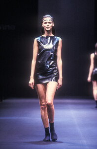 703768090_PacoRabanne1998WomenRTW66.thumb.jpg.1c69271aec230e19e8bad05a5e32c5f3.jpg