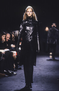 809228764_CostumeNational1999WomenRTW13.thumb.jpg.0a555fb7d55c603769c1662463ad00e3.jpg