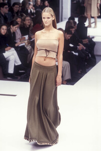 867135646_AlbertaFerretti1999WomenRTW43.thumb.jpg.7f51cc691f2cca73c7ee94ac183894c9.jpg
