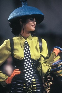 868650679_JeanPaulGaultier1992WomenRTW74.thumb.jpg.91b52852772075b18a10e16992c473cd.jpg