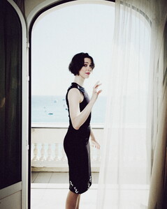 Rebecca-Hall-Grazia-Magazine-2016-006.jpg