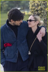 candice-swanepoel-paris-stroll-with-andres-velencoso-01.jpg