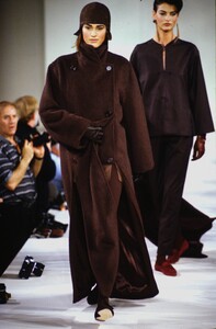 isaac-mizrahi-fw-1990-1.thumb.jpg.16aff4f3b2ac9bba18e764382b1938d0.jpg
