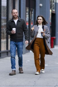 lily-collins-out-and-about-in-new-york-03-20-2022-2.jpg