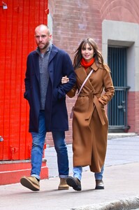 lily-collins-out-in-new-york-03-23-2022-1.jpg
