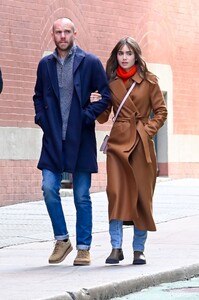 lily-collins-out-in-new-york-03-23-2022-8.jpg