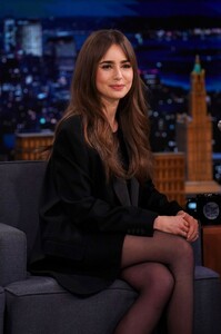 lily-collins-the-tonight-show-starring-jimmy-fallon-03-22-2022-2.jpg