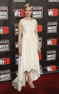 michelle-williams_16th-annual-critics-choice-movie-awards-2.jpg