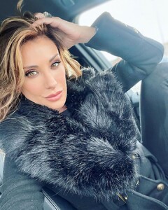 sabrinasalernofficial_276003711_1406566509765332_7371264493621963901_n.jpg