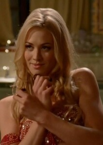 yvonne_strahovski_belly_dancing12.jpg