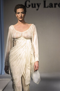 1011871986_GuyLaroche1994HauteCouture108.thumb.jpg.fa0b5884ca62a30f9b96573fb33ba324.jpg