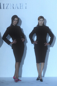 1014803800_IsaacMizrahi1995WomenRTW52.thumb.jpg.b4bdc53067bd729f480c2ba9fd86a6d8.jpg