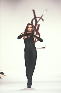 1051199292_YvesSaintLaurent1990WomenRTW321.thumb.jpg.cba83aefe0b982a13163fc8b4434abd8.jpg