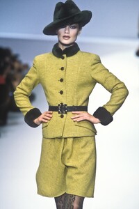 1068158211_Valentino1996WomenRTW19.thumb.jpg.e4a1ace6f8947a4216324103592ec95b.jpg