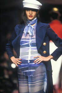 112662103_ChristianLacroix1992WomenRTW26.thumb.jpg.fc0cd6e658dae7f90132ad3f75fe751c.jpg