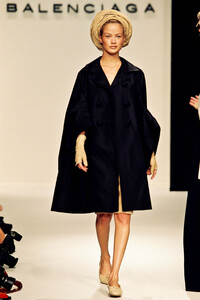 1133940269_Balenciaga1996WomenRTW3.thumb.jpg.b7a62eda349e3a0e002dc4f901168e6c.jpg