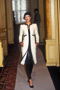 1159000845_Chanel1996HauteCouture90.thumb.jpg.15795a9b66014e9c1687cd67a4183d58.jpg
