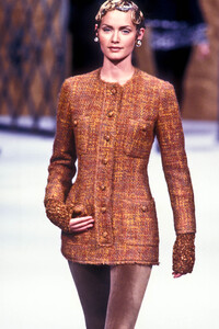 1175309573_Chanel1993HauteCouture7.thumb.jpg.335d80f70ab597732af7118b33bedcbc.jpg