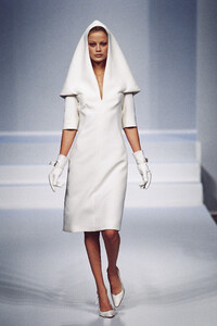 1180841691_Balenciaga1996WomenRTW1.thumb.jpg.740c4646f60e96f91a9fd3327548548a.jpg