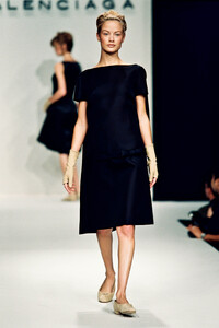 118365627_Balenciaga1996WomenRTW30.thumb.jpg.05b7d9aaebde8390c612af4981647079.jpg