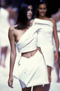 1186089972_IsseyMiyake1991WomenRTW65.thumb.jpg.b13279835af7399b16c468857ec853e8.jpg