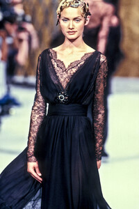 1202724336_Chanel1993HauteCouture211.thumb.jpg.b945a67019d871444f393aa14a313298.jpg