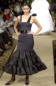 1248992660_YvesSaintLaurent2001HauteCouture70.thumb.jpg.65d5bbb7b76a206e6e04d9b8b689029e.jpg