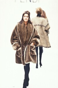 1266720066_Fendi1994WomenRTW36.thumb.jpg.5f27f0d5dd784f7223874d57ad41801b.jpg
