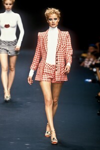 1282747292_SoniaRykiel1996WomenRTW15.thumb.jpg.c36f8dfad2bc927ca27d3f1922bf28a8.jpg