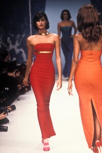 130361459_HerveLeger1995WomenRTW5.thumb.jpg.69c24a986ce1ba70411138c857c53bd0.jpg