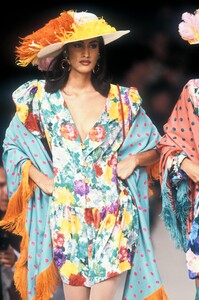 1321670604_EmanuelUngaro1991WomenRTW42.thumb.jpg.66ab3337b9dc543bbf1c8577bc18b361.jpg